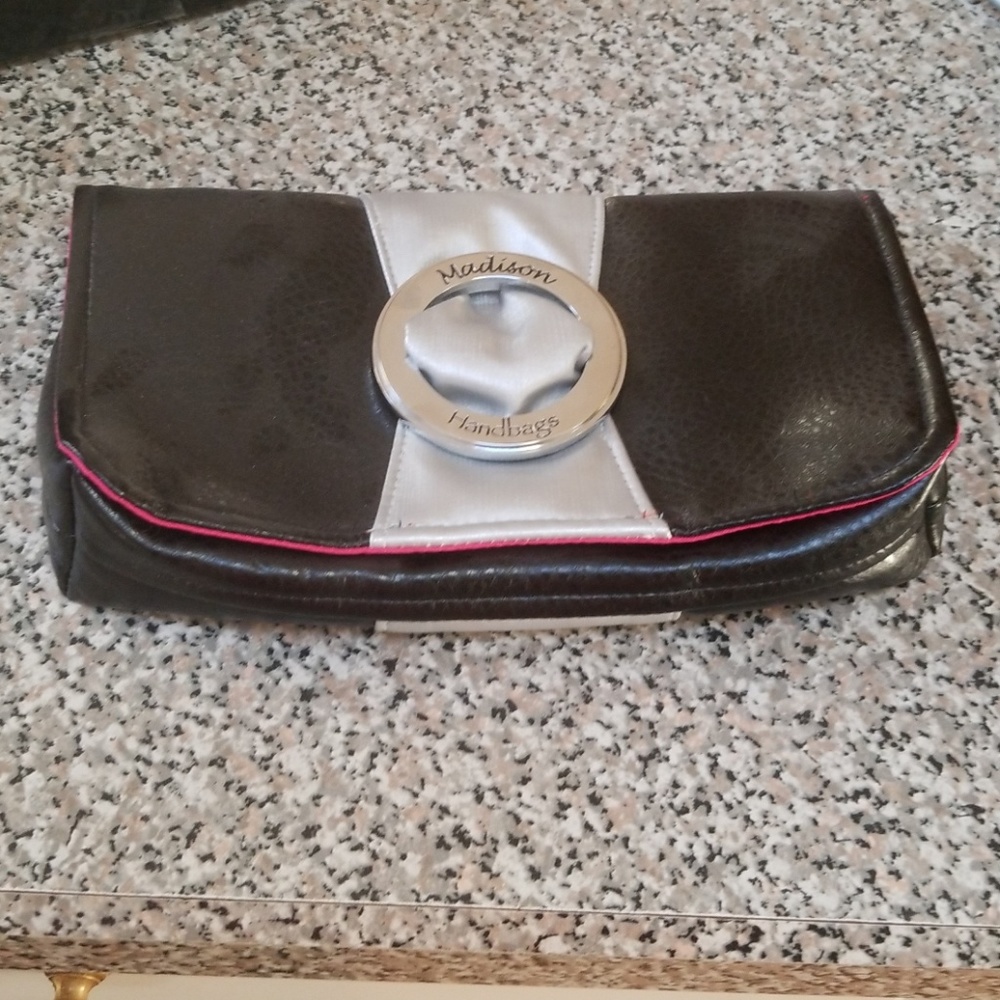 Madison Handbags.   O 007